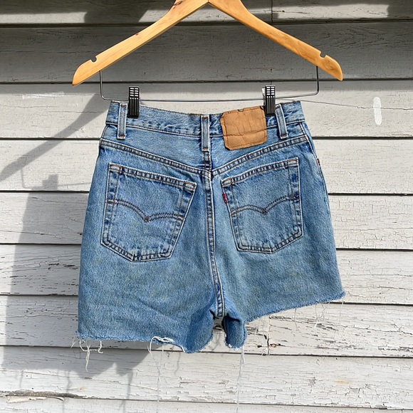 Vintage Levi’s denim shorts button fly - Picture 3 of 6